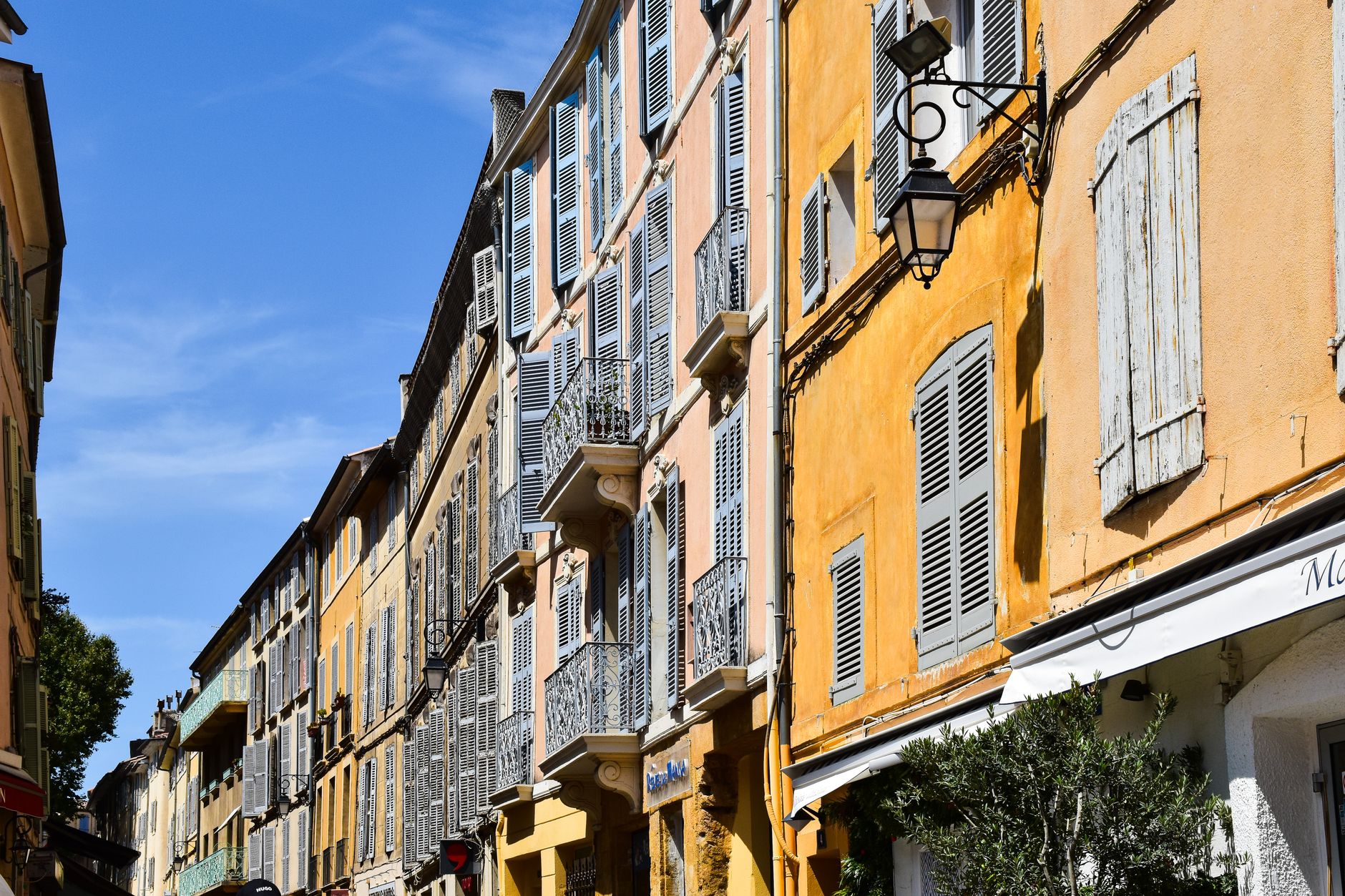 Commissionnaire en douane équipe à Aix-en-Provence